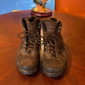 Nike ACG Hiking Boosts Men’s Size 9 Good Condition.